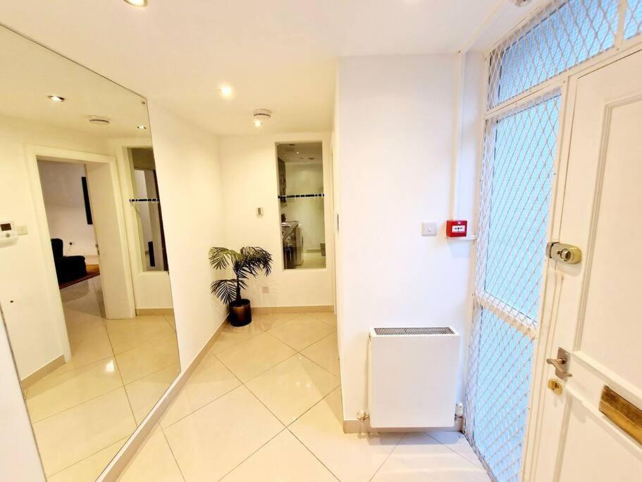 לונדון Modern Hyde Park Home With Private Entrance & Private Back Patio Near Bayswater & Paddington Stations מראה חיצוני תמונה